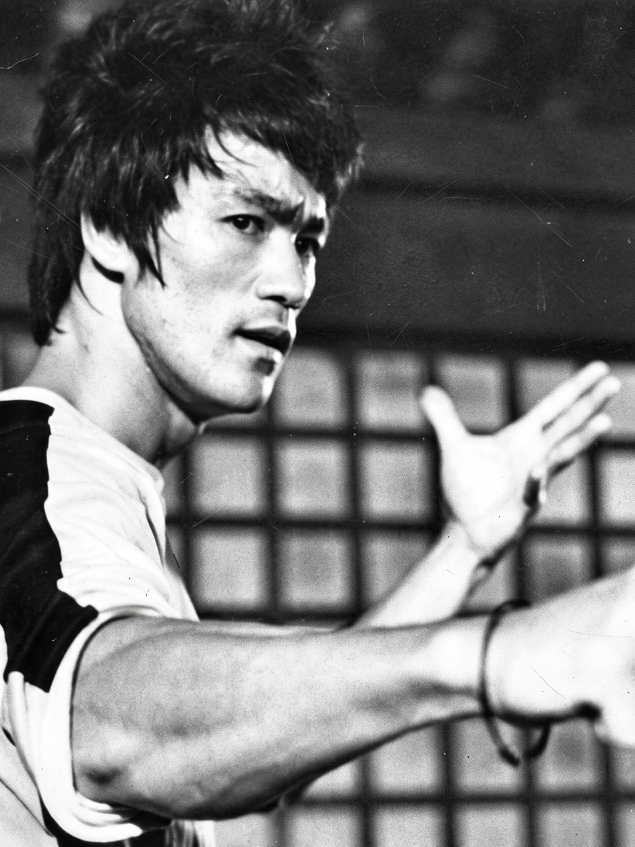 Bruce Lee en garde, condisciple de William Cheung à l'école de Ip Man