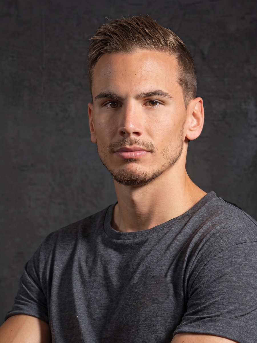Julien Côme practising English boxing